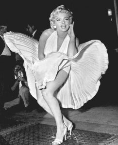 Marilyn_Monroe_photo_pose_Seven_Year_Itch